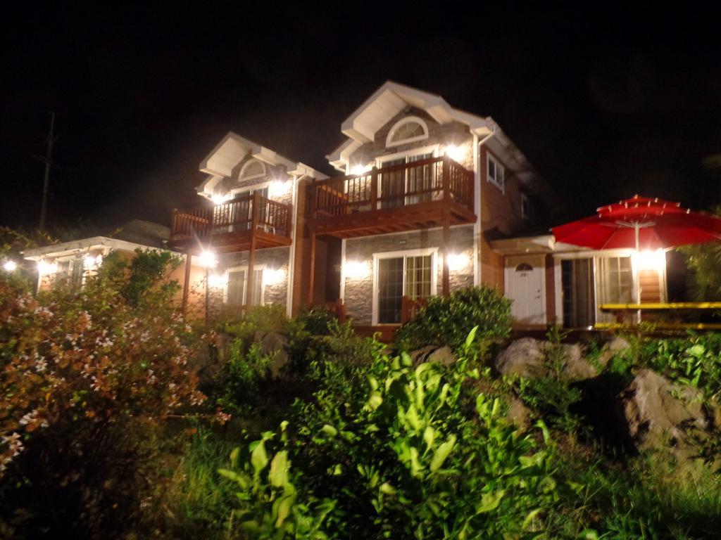 Jubilee Chalet Seogwipo-stad Buitenkant foto