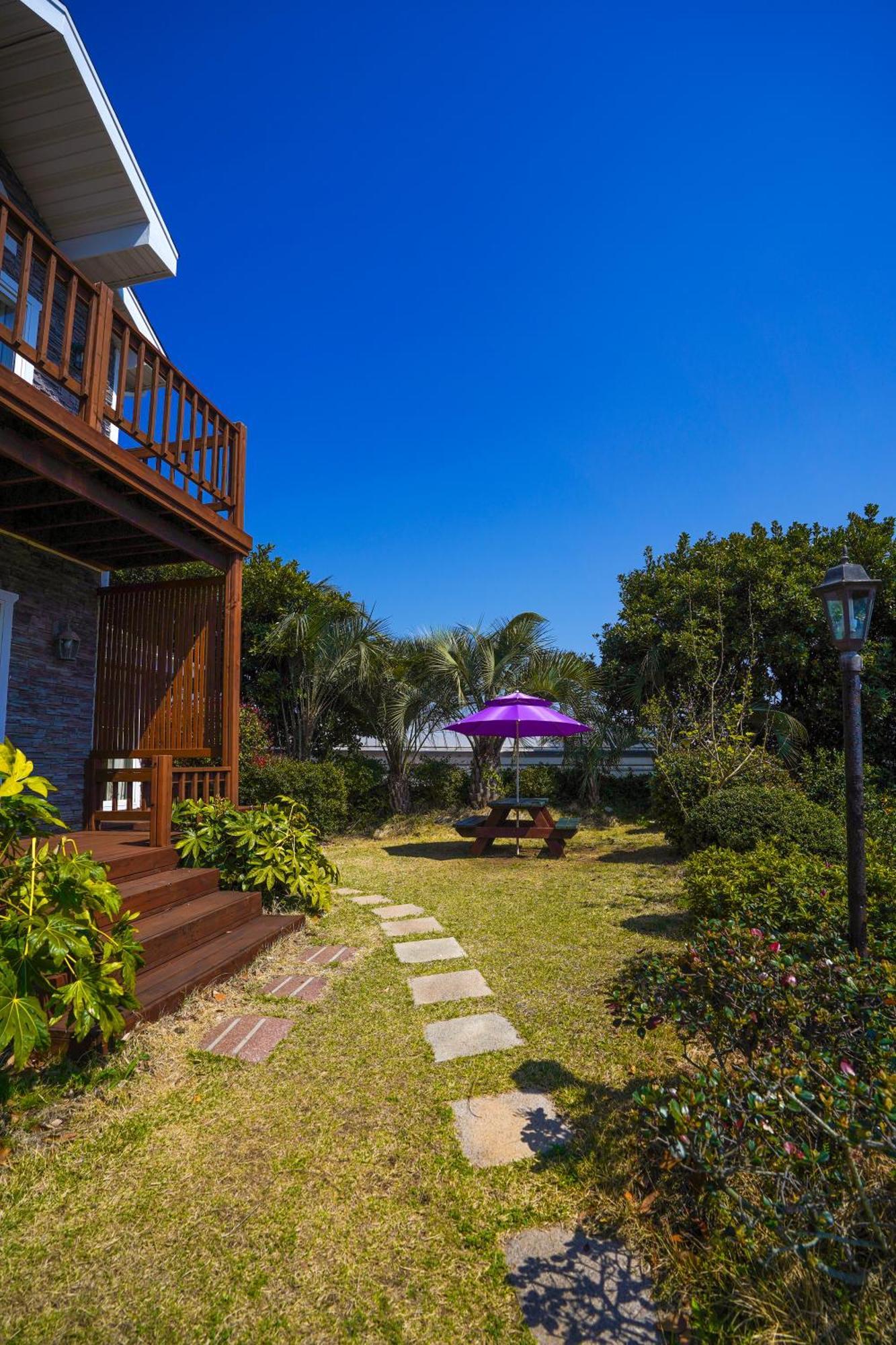 Jubilee Chalet Seogwipo-stad Buitenkant foto